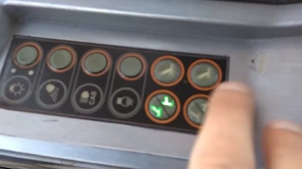 Эксплуатация колёсного экскаватора. (Control of the excavator)