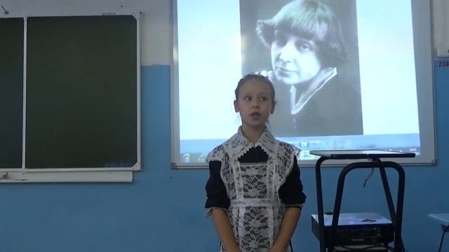 Страна Читающая. Ольга Рябова читает произведение "Оба луча" М.И.Цветаевой смотреть онлайн