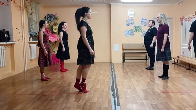 Between Yews and Willows смотреть онлайн