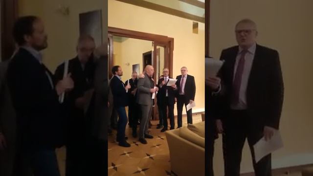 Посол Исландии поёт «Подмосковные вечера» на исландском языке смотреть онлайн
