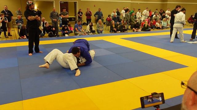 Brandon Reed ( Derby City MMA ) vs Unknown ( Gi - Blue Belt ) смотреть онлайн