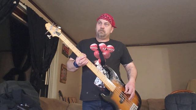 #Alice in Chains #Man in The Box #BASS COVER #Tabs in Description смотреть онлайн