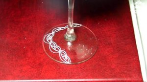 Роспись бокала акриловыми контурами. Идея подарка к 8 марта? Мастер-класс Ютты Арт. Свадебный бокал