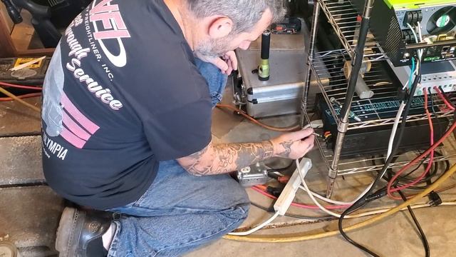 soldering with solar power, hook receptacle to reliable 3000w 24v inverter смотреть онлайн
