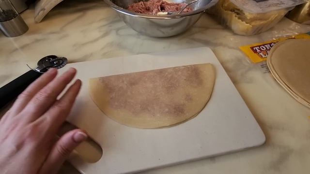 КАК БЫСТРО ПРИГОТОВИТЬ ЧЕБУРЕКИ смотреть онлайн