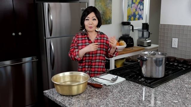 Beef Bone Broth (Sagol-gukmul :사골국물)