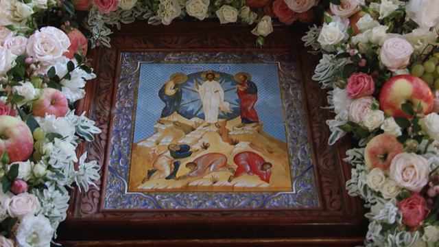 Праздник Преображения Господня. Славление перед иконой Преображения Господня. 19 августа 2024 года. смотреть онлайн
