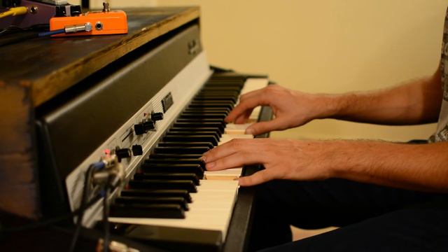 Fender Rhodes through Delay and Chorus pedals - Slow Jam смотреть онлайн