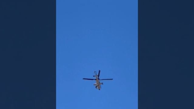 Marine cobra gunship 2x flyover. Loud. смотреть онлайн