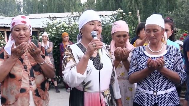 Сүйөрбек & Сүйүмкан "Бата той" смотреть онлайн