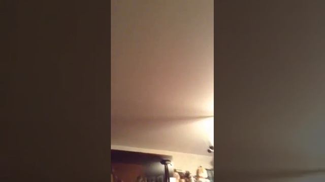 Видео слив воды с натяжного потолка смотреть онлайн