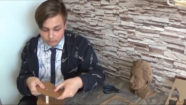 ЧЕМ ПОРАДОВАТЬ РОДНЫХ? Картонный 3D конструктор QBRIX смотреть онлайн