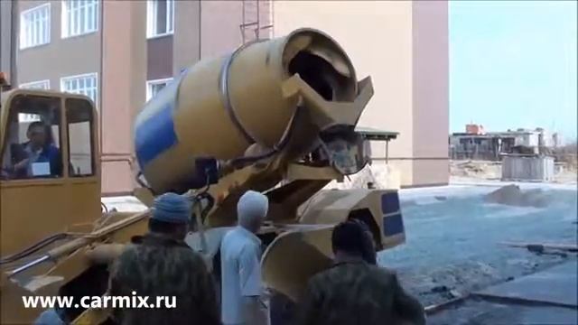 Xe trộn bê tông tự nạp Carmix 3.5 TT смотреть онлайн