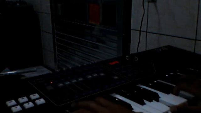 Sequência basica de blues com meu CME UF-S смотреть онлайн