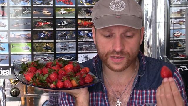 Трапезничаем клубничкой:  Воспоминания  про Ми-26, вертолеты на даче;  как жить счастливо !