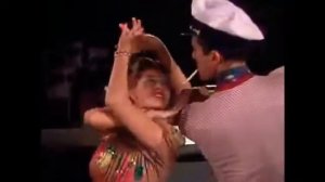 Зажигательный танец под песню "Девушка из Нагасаки"