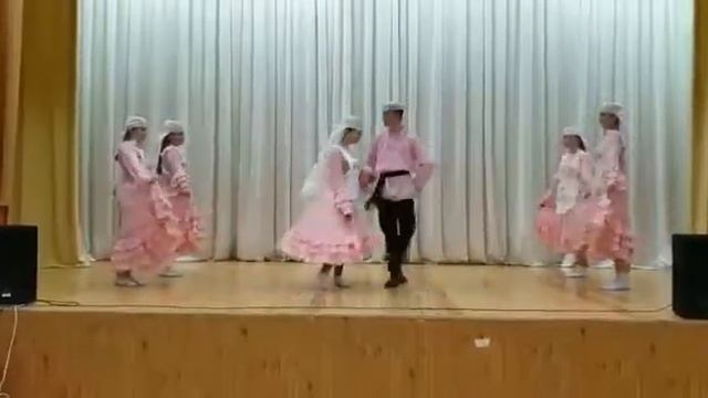 Народный танцевальный коллектив "Юность" - Шуточный танец смотреть онлайн