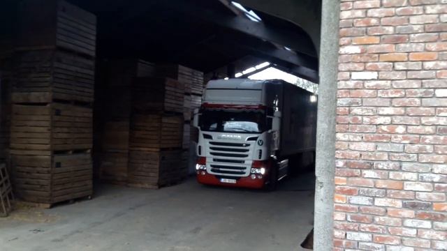 В каких только места не приходиться грузиться, проезд запрещен от 3.5 тон. смотреть онлайн