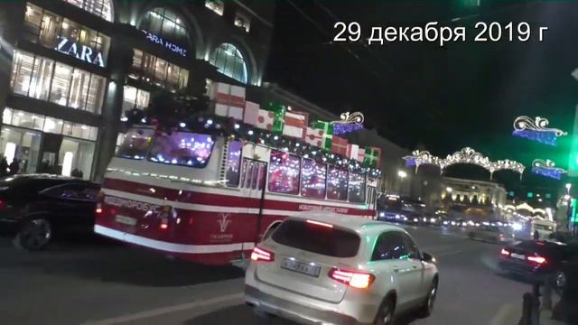 Признак Нового года - "Дедморобус" замечен на Невском проспекте, С-Пб смотреть онлайн
