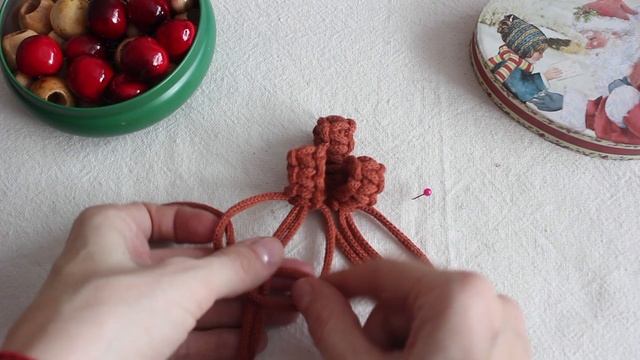 Christmas Tree Cones / Macrame Tutorial / Christmas decoration смотреть онлайн