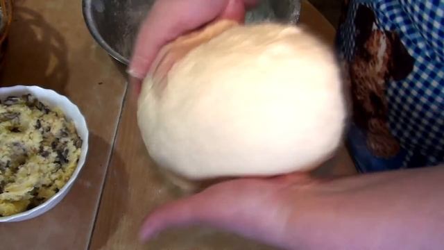 Дрожжевое тесто на простокваше и пирог из него / Yeast dough with curdled milk смотреть онлайн