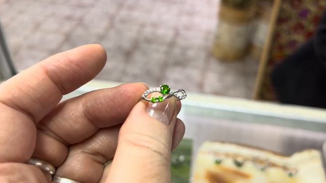 Изящные украшения с хромдиопсидами и аквамаринами! смотреть онлайн