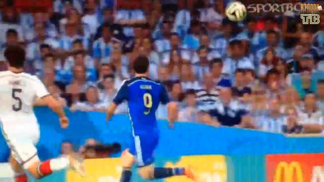 ХАРДКОРНОЕ СТОЛКНОВЕНИЕ НОЙЕРА И ИГУАИНА FIFA 2014 смотреть онлайн