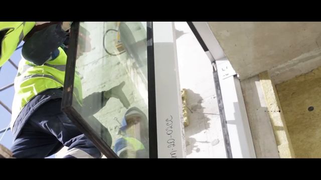 Монтаж витражей из профильной системы Schüco с крупногабаритными стеклопакетами (хорошкола)