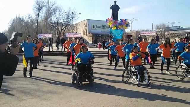 флеш моб (всемирный день инвалидов 3.12.2015) смотреть онлайн