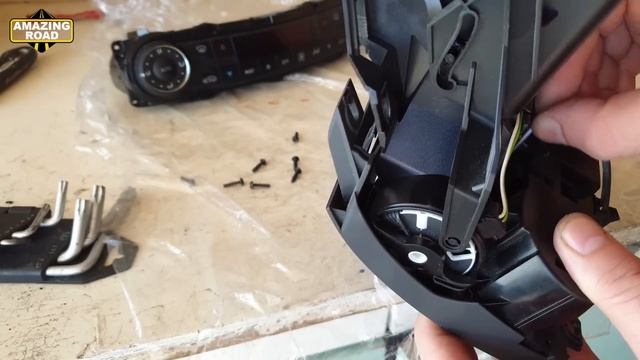 Mercedes W211. How to Replace Climate Control Panel on Information Display Facelift смотреть онлайн