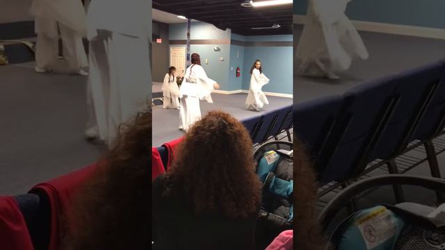 Erika, Caroline and Maggie dancing to God смотреть онлайн