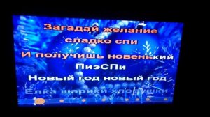 Школьник поёт песню,, замела метелица город мой"