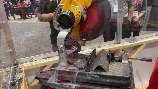 Dewalt metal chopsaw, with Diablo blade demo: fabtech 2021 day 3 смотреть онлайн