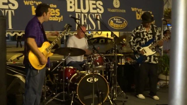 Albert Castiglia w/ Biscuit Miller @ Coral Gables Blues Fest- 3-18- 2016- Black Cat Bone (Cover) смотреть онлайн