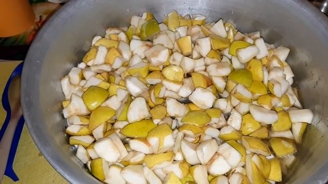 ВКУСНЕЙШАЯ ЗАГОТОВКА И ВСЮ ЗИМУ С ВКУСНЫМИ ПИРОГАМИ/НЕЖНЫЕ ГРУШИ В СИРОПЕ смотреть онлайн