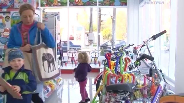 В магазине "Детская сказка" дарят подарки покупателям смотреть онлайн
