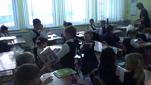 Поздравление с 8 мартом от 1 класса "Г" школы № 149. смотреть онлайн