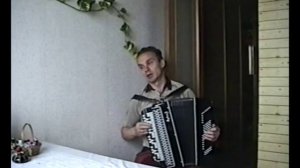 Как родная меня мать провожала на баяне!