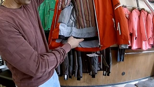 Видео обзор горнолыжной куртки Volkl https://wdco.ru/6BT56, Киевский магазин VeloViva на Вербицкого смотреть онлайн