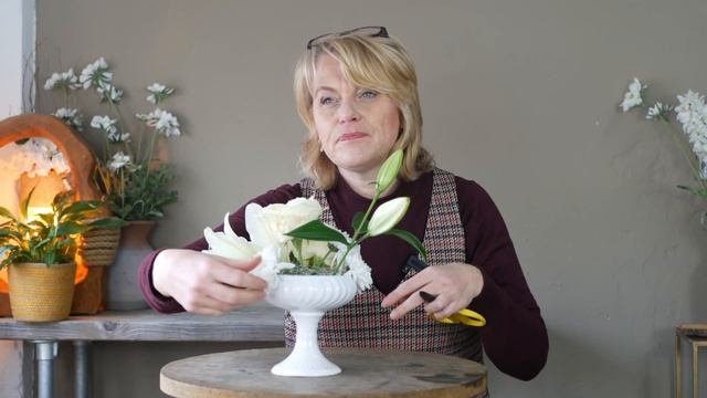 How To Make A Flower Arrangement - FLORISTRY/FLOWER ARRANGING - Vintage Style - No Foam