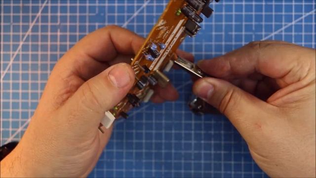 Выпаиваем DIP радиодетали с помощью грузила. Выпуск 2 смотреть онлайн