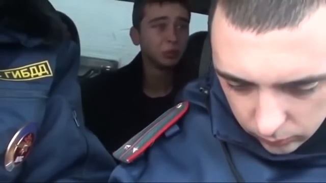 Тупой школьник разбил родительскую машину