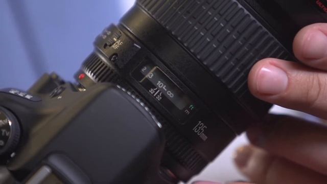 Видеообзор телеобъектива Canon EF 135mm f/2.0L USM смотреть онлайн
