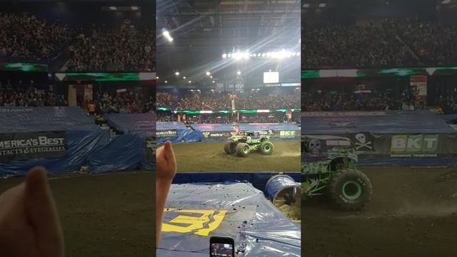 Gravedigger Donuts - Allstate Arena 3/3/18 смотреть онлайн