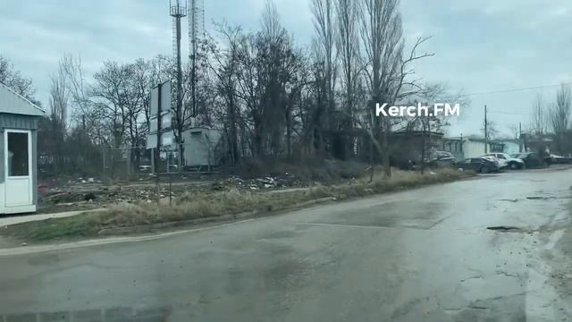 Грязь, ямы и лужи: керчане просят отремонтировать дорогу около оптового рынка смотреть онлайн