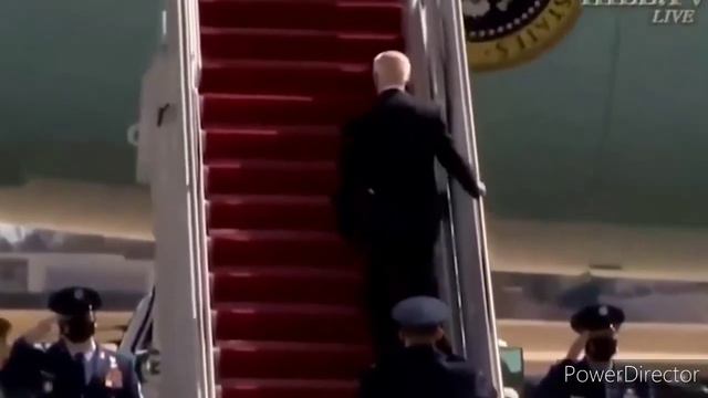 🇷🇺#Россия🇧🇾#Беларусь.У кого отличное зрение или комп внимательно смотрите почему грохнулся Байден смотреть онлайн