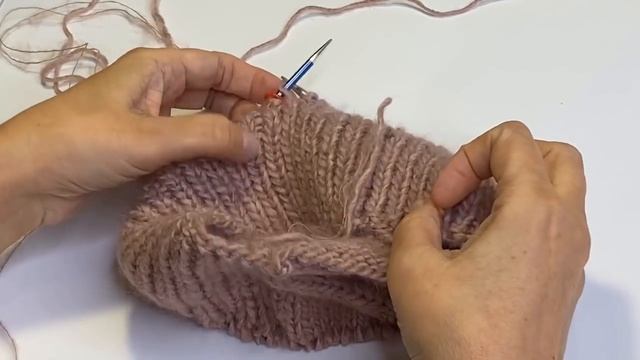 По вашим просьбам вяжем ШАПКУ С КРАСИВОЙ МАКУШКОЙ/ВОЗЬМИТЕ ТОНЕНЬКИЕ НИТИ, И СВЯЖИТЕ ЭТУ КРАСОТУ смотреть онлайн