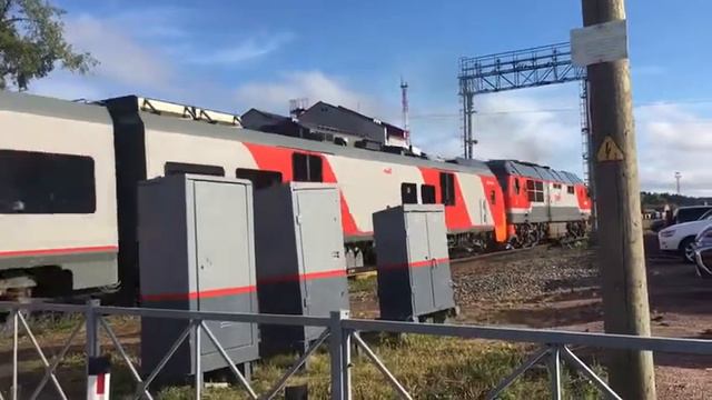 ТЭП 70БС 321 с «Ласточкой» прибывает на ж/д вокзал Сортавала смотреть онлайн