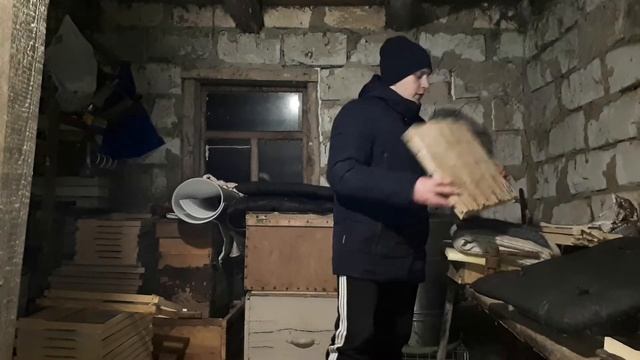 КАК СДЕЛАТЬ ЗИМНЕЕ УТЕПЛЕНИЕ ПЧЕЛОСЕМЬЯМ ? смотреть онлайн