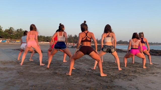TWERK & REGGAETON 2019 BY DARIA MOROZ | DANCE FITNESS HOLIDAYS смотреть онлайн